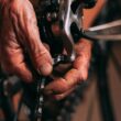 Jak naciągnąć łańcuch w rowerze z przerzutkami Shimano